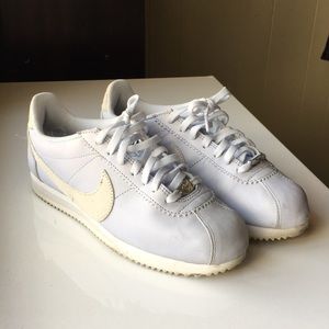 Leather Nike Cortez Shoes in Light Purple